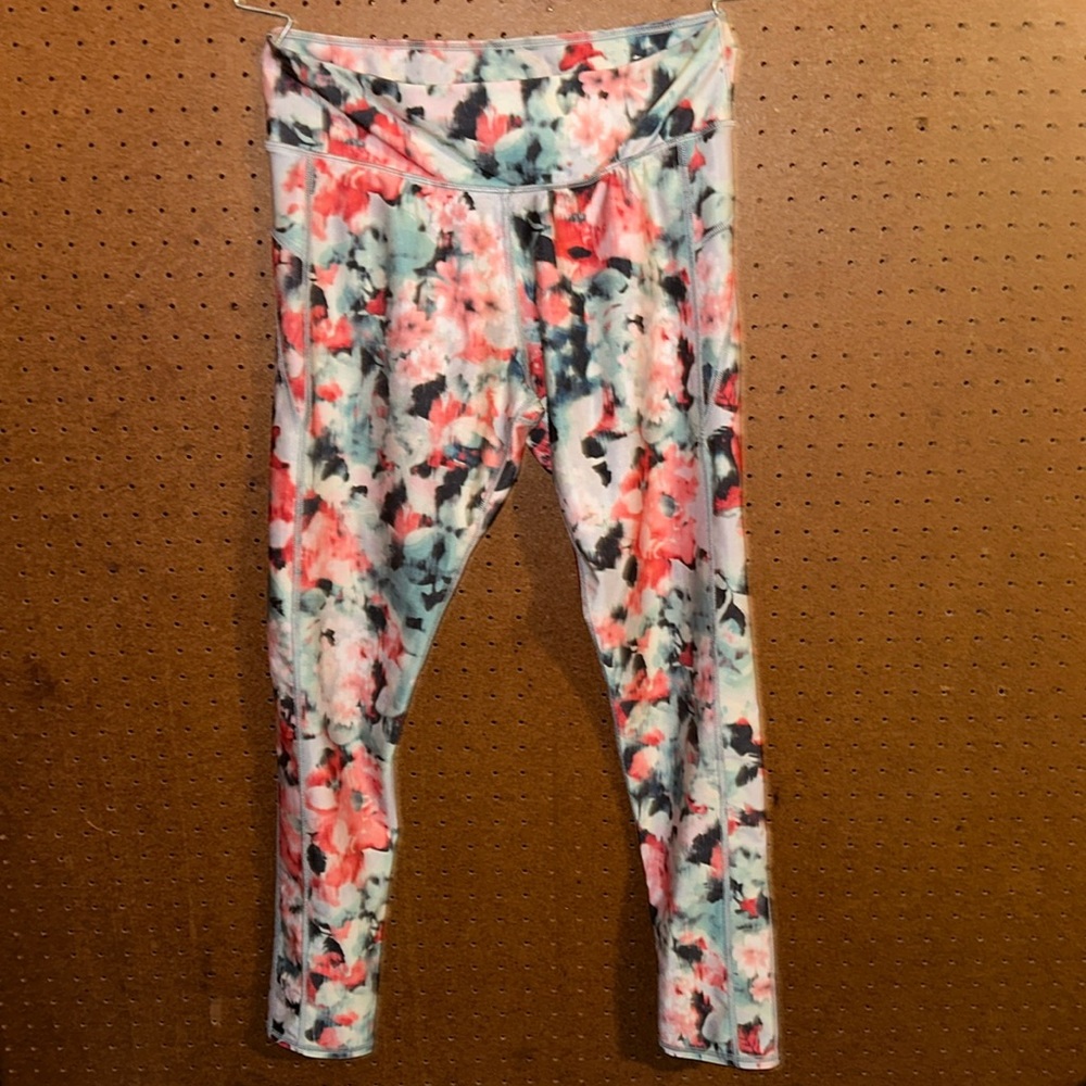 American Eagle patterned leggings